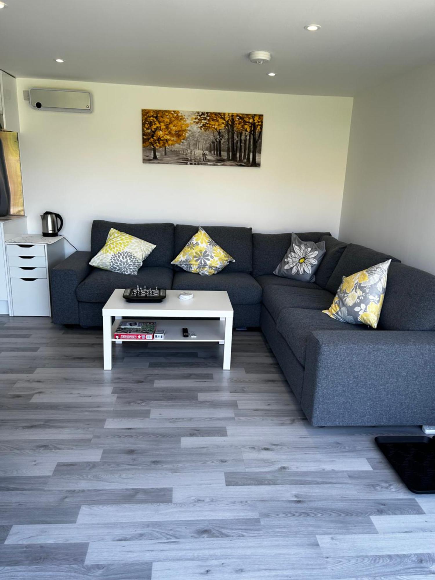 Whispering Waves Guest House, Brighton-8 Mins, Guests 4, Near Beachfront, Free Parking Wifi And Kitchen Peacehaven Екстериор снимка