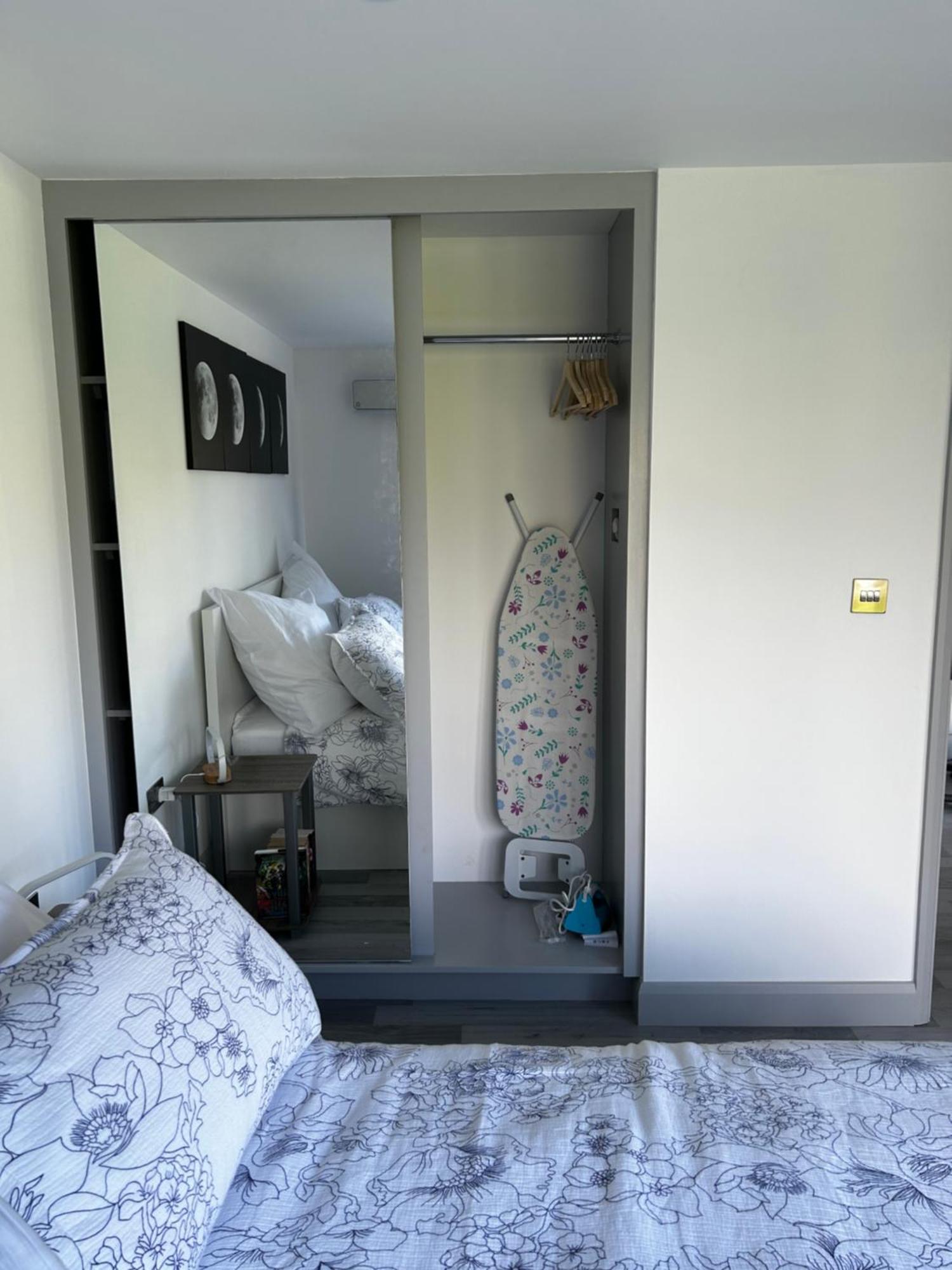 Whispering Waves Guest House, Brighton-8 Mins, Guests 4, Near Beachfront, Free Parking Wifi And Kitchen Peacehaven Екстериор снимка