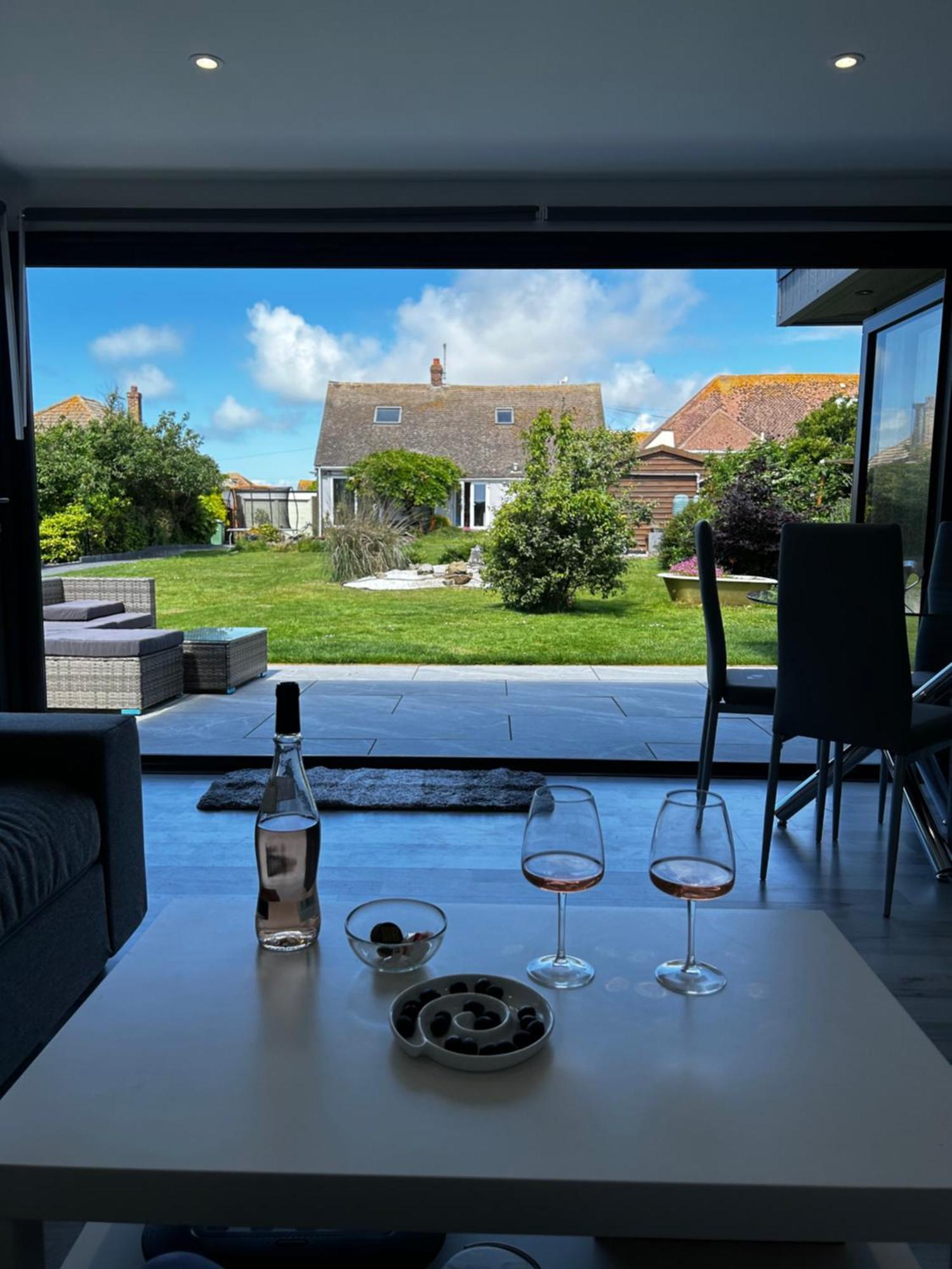 Whispering Waves Guest House, Brighton-8 Mins, Guests 4, Near Beachfront, Free Parking Wifi And Kitchen Peacehaven Екстериор снимка