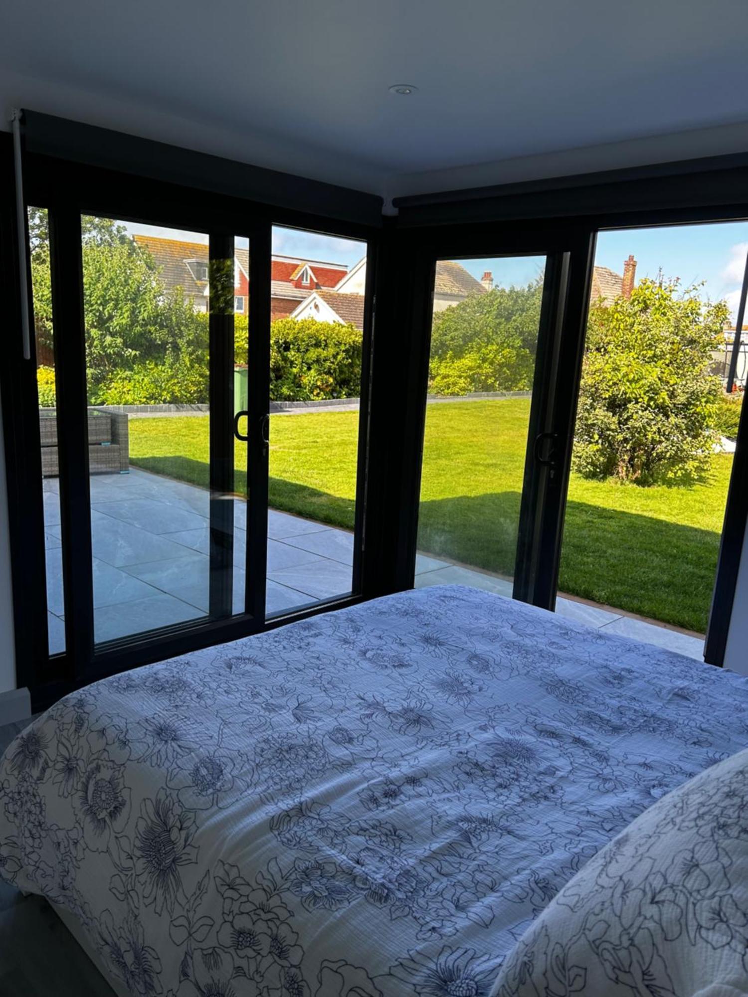 Whispering Waves Guest House, Brighton-8 Mins, Guests 4, Near Beachfront, Free Parking Wifi And Kitchen Peacehaven Екстериор снимка