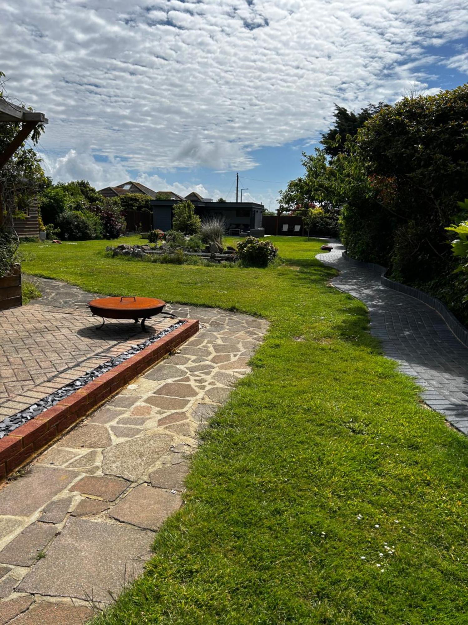 Whispering Waves Guest House, Brighton-8 Mins, Guests 4, Near Beachfront, Free Parking Wifi And Kitchen Peacehaven Екстериор снимка