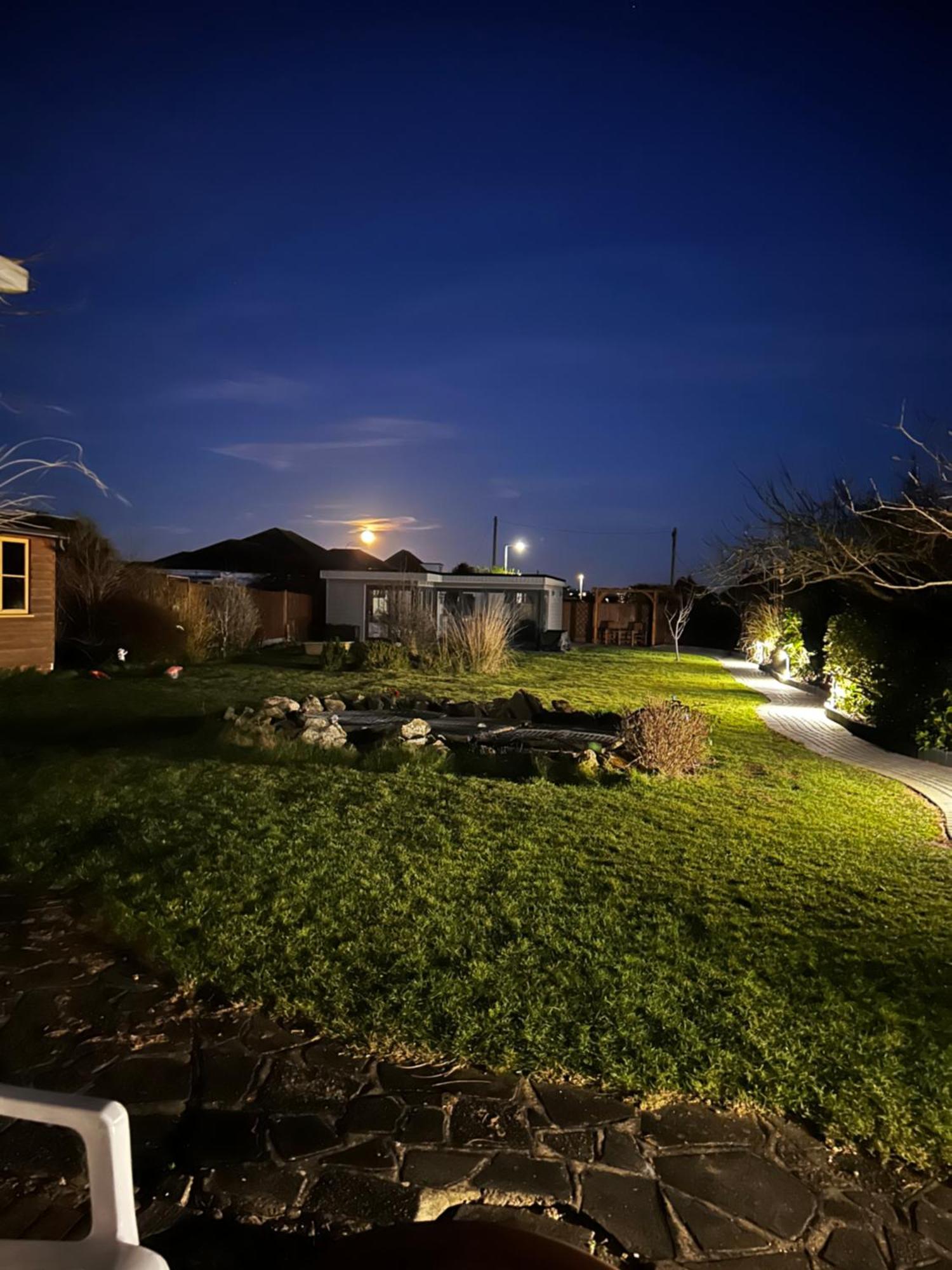 Whispering Waves Guest House, Brighton-8 Mins, Guests 4, Near Beachfront, Free Parking Wifi And Kitchen Peacehaven Екстериор снимка